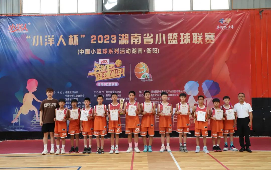 衡阳市篮球赛第一名_衡阳八中篮球赛冠军_衡阳市八中篮球队
